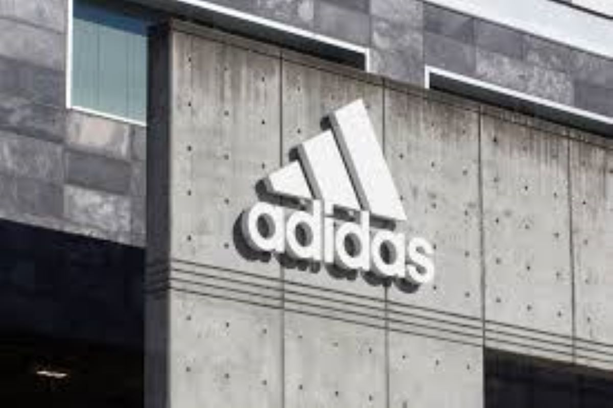 1680376756 Adidas withdraws its objection to the Black Lives Matter logo